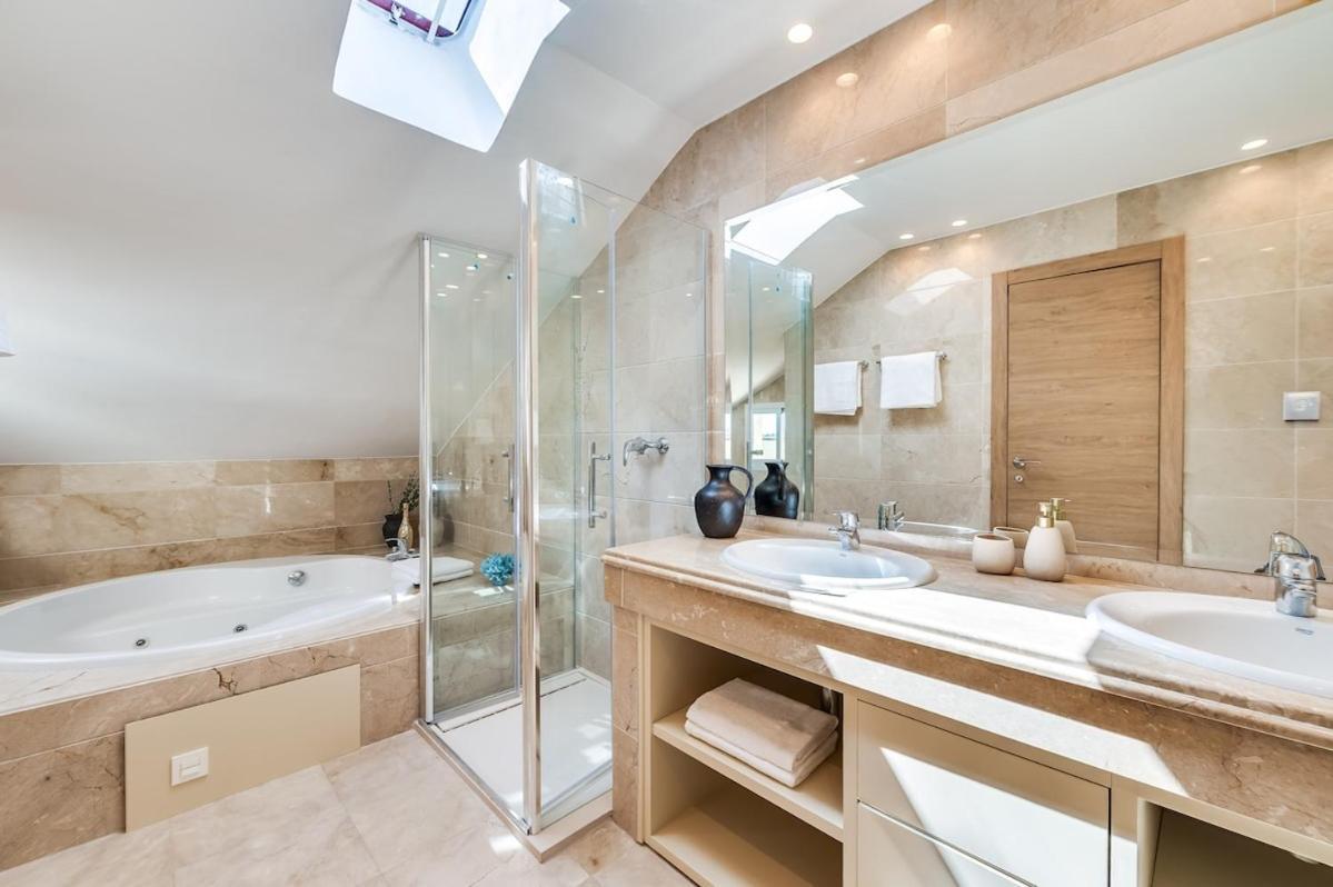 New Modern Townhouse In *