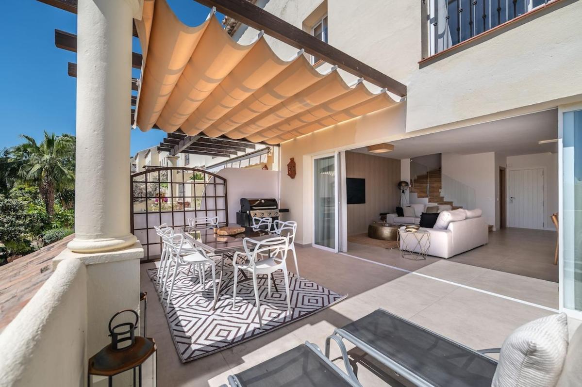 New Modern Townhouse In Apartment